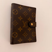 Load image into Gallery viewer, Authentic pre loved Louis Vuitton agenda/ wallet