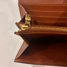 Load image into Gallery viewer, Authentic Louis Vuitton crossbody wallet