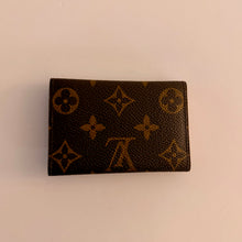 Load image into Gallery viewer, Authentic pre loved Louis Vuitton key holder