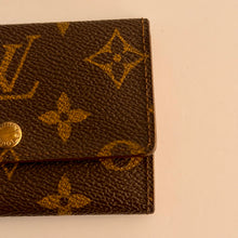 Load image into Gallery viewer, Authentic pre loved Louis Vuitton key holder