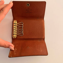 Load image into Gallery viewer, Authentic pre loved Louis Vuitton key holder