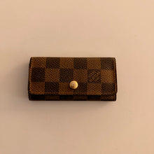 Load image into Gallery viewer, Authentic pre loved Louis Vuitton key holder