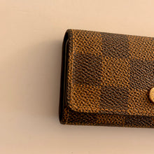 Load image into Gallery viewer, Authentic pre loved Louis Vuitton key holder