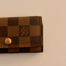 Load image into Gallery viewer, Authentic pre loved Louis Vuitton key holder