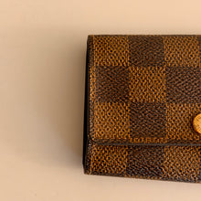 Load image into Gallery viewer, Authentic pre loved Louis Vuitton key holder