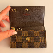 Load image into Gallery viewer, Authentic pre loved Louis Vuitton key holder
