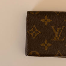 Load image into Gallery viewer, Authentic pre loved Louis Vuitton card holder