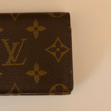 Load image into Gallery viewer, Authentic pre loved Louis Vuitton card holder