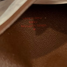 Load image into Gallery viewer, Authentic pre loved Louis Vuitton card holder