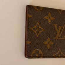 Load image into Gallery viewer, Authentic pre loved Louis Vuitton card holder