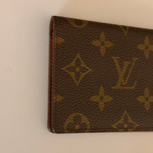 Load image into Gallery viewer, Authentic pre loved Louis Vuitton card holder