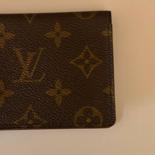 Load image into Gallery viewer, Authentic pre loved Louis Vuitton card holder