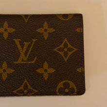Load image into Gallery viewer, Authentic pre loved Louis Vuitton card holder
