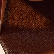 Load image into Gallery viewer, Authentic pre loved Louis Vuitton card holder