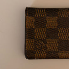 Load image into Gallery viewer, Authentic pre loved Louis Vuitton card holder
