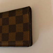 Load image into Gallery viewer, Authentic pre loved Louis Vuitton card holder