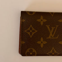 Load image into Gallery viewer, Authentic pre loved Louis Vuitton card holder