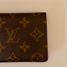 Load image into Gallery viewer, Authentic pre loved Louis Vuitton card holder