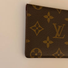 Load image into Gallery viewer, Authentic pre loved Louis Vuitton card holder
