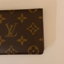 Load image into Gallery viewer, Authentic pre loved Louis Vuitton card holder