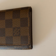 Load image into Gallery viewer, Authentic pre loved Louis Vuitton card holder