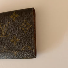 Load image into Gallery viewer, Authentic pre loved Louis Vuitton card holder