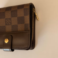 Load image into Gallery viewer, Authentic pre loved Louis Vuitton wallet