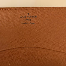 Load image into Gallery viewer, Authentic pre loved Louis Vuitton card holder