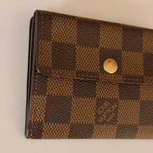 Load image into Gallery viewer, Authentic pre loved Louis Vuitton card holder