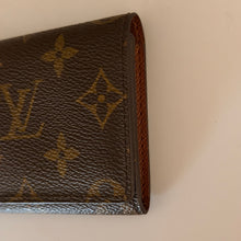 Load image into Gallery viewer, Authentic pre loved Louis Vuitton card holder