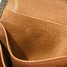 Load image into Gallery viewer, Authentic pre loved Louis Vuitton card holder