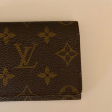 Load image into Gallery viewer, Authentic pre loved Louis Vuitton card holder