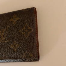 Load image into Gallery viewer, Authentic pre loved Louis Vuitton card holder