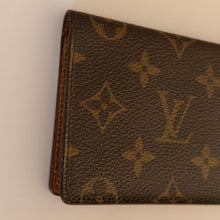 Load image into Gallery viewer, Authentic pre loved Louis Vuitton card holder