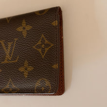 Load image into Gallery viewer, Authentic pre loved Louis Vuitton card holder