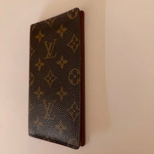 Load image into Gallery viewer, Authentic pre loved Louis Vuitton card holder
