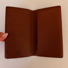Load image into Gallery viewer, Authentic pre loved Louis Vuitton card holder