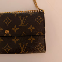 Load image into Gallery viewer, Authentic Louis Vuitton crossbody wallet