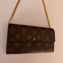 Load image into Gallery viewer, Authentic Louis Vuitton crossbody wallet
