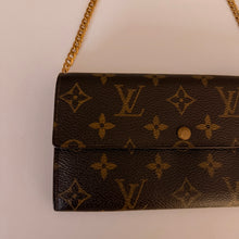 Load image into Gallery viewer, Authentic Louis Vuitton crossbody wallet