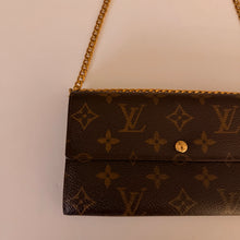 Load image into Gallery viewer, Authentic Louis Vuitton crossbody wallet