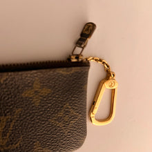 Load image into Gallery viewer, Authentic pre loved Louis Vuitton key pouch