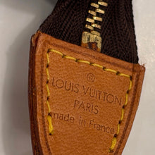 Load image into Gallery viewer, Authentic Louis Vuitton crossbody pochette