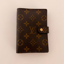 Load image into Gallery viewer, Authentic pre loved Louis Vuitton agenda/ wallet
