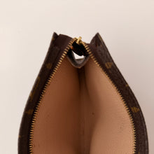 Load image into Gallery viewer, Authentic Louis Vuitton crossbody pochette
