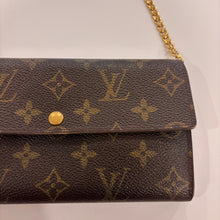 Load image into Gallery viewer, Authentic Louis Vuitton crossbody wallet
