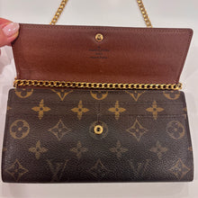 Load image into Gallery viewer, Authentic Louis Vuitton crossbody wallet
