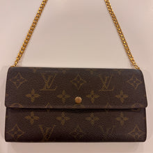 Load image into Gallery viewer, Authentic Louis Vuitton crossbody wallet
