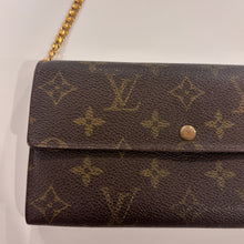Load image into Gallery viewer, Authentic Louis Vuitton crossbody wallet
