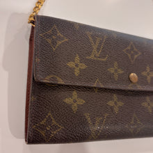 Load image into Gallery viewer, Authentic Louis Vuitton crossbody wallet
